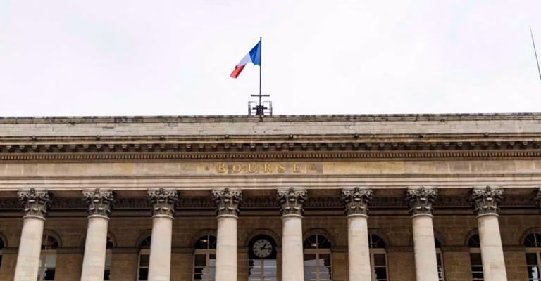 DÉCRYPTAGE : Revolut obtient sa licence bancaire en France – étape symbolique ou véritable révolution ?